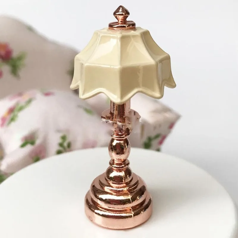 إكسسوارات منزل الدمى بمقياس 1: - مراجعة Lighting Metal Wall Decor وسعره